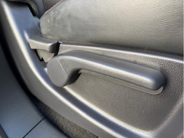 エルグランド ２５０ハイウェイスターＳ　電動Ｗサンルーフ　純正ＨＤＤナビ　アラウンドビューモニター　両側パワースライドドア　パワーバックドア　電動フリップダウンモニター　ＥＴＣ　ハーフレザーシート　オットマン　ＬＥＤヘッドライト　ＴＶキット（37枚目）