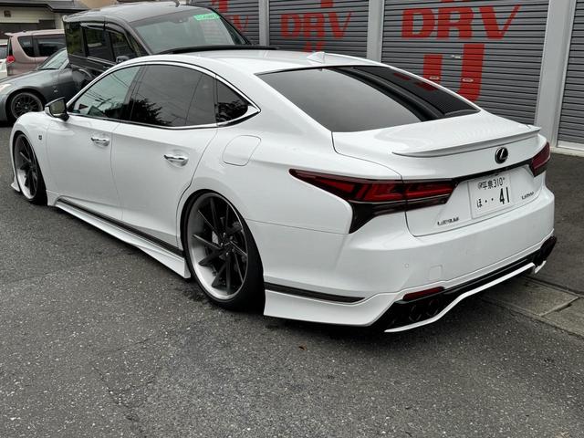 ＬＳ 　フレアレッド内装　後期仕様　ＴＲＤエアロ・マフラー　ハイパーフォージド２２インチ　サンルーフ　エアサスコントローラー　新品タイヤ　キャリパー塗装　新品低ダストパッド（8枚目）