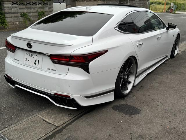 ＬＳ 　フレアレッド内装　後期仕様　ＴＲＤエアロ・マフラー　ハイパーフォージド２２インチ　サンルーフ　エアサスコントローラー　新品タイヤ　キャリパー塗装　新品低ダストパッド（9枚目）