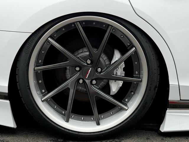 ＬＳ 　フレアレッド内装　後期仕様　ＴＲＤエアロ・マフラー　ハイパーフォージド２２インチ　サンルーフ　エアサスコントローラー　新品タイヤ　キャリパー塗装　新品低ダストパッド（38枚目）