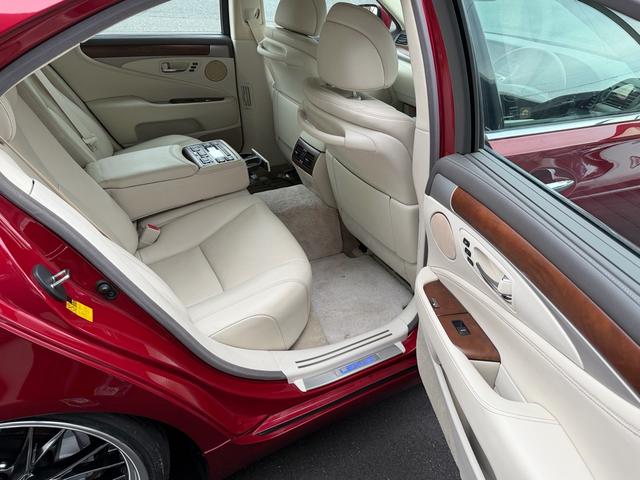 ＬＳ ＬＳ６００ｈ　バージョンＬ　弊社デモカー　新品ローマエアーエアサス　新品ｗｏｒｋ２１インチ　新品ニットータイヤ　ハーフエアロ　デイライトキット　ウイング（22枚目）