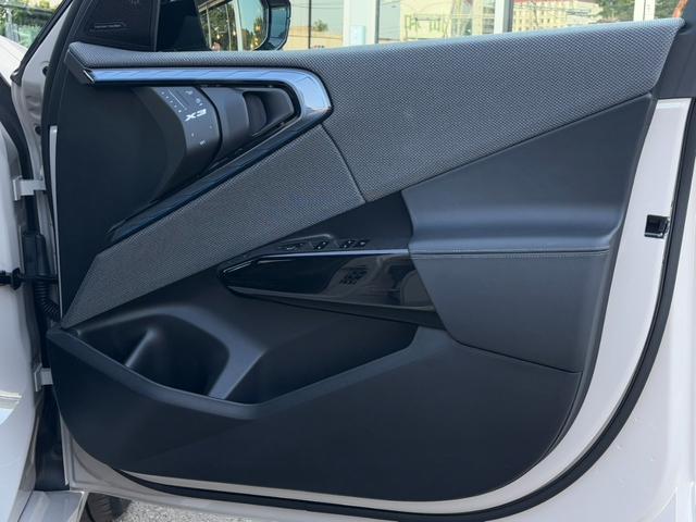 Ｘ３ Ｍ５０　ｘＤｒｉｖｅ　ワンオーナー　コンフォートパッケージ　ｈａｒｍａｎ／ｋａｒｄｏｎサウンド　電動パノラマガラスサンルーフ　ＨＵＤ　ＢＳＭ　ＡＣＣ　ＥＴＣ　ブラックレザーシート　ＯＰ２１インチアロイホイール（39枚目）