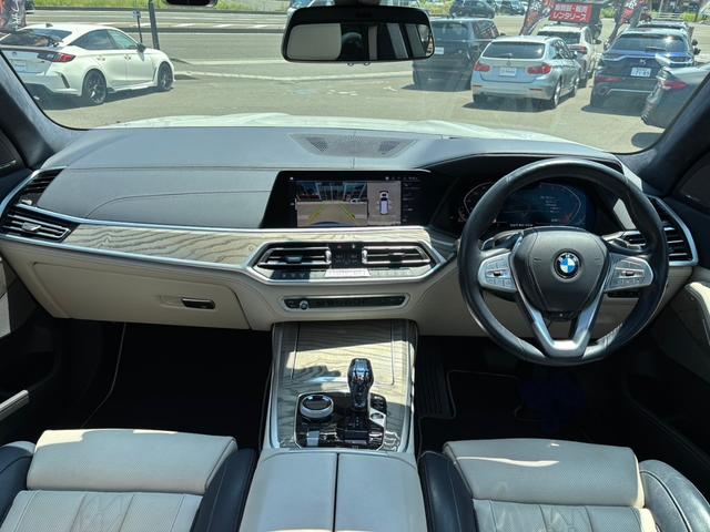 Ｘ７ ｘＤｒｉｖｅ　３５ｄ　デザインピュアエクセレンス　ワンオーナー　ウェルネスパッケージ　ｈａｒｍａｎ／ｋａｒｄｏｎサウンドシステム　アルカンタラルーフ・ライニング　マルチスポーク・スタイリング７５７アロイ・Ｒ２２ホイール　前後ドラレコ　ルーフレール（5枚目）
