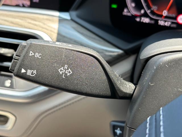 Ｘ７ ｘＤｒｉｖｅ　３５ｄ　デザインピュアエクセレンス　ワンオーナー　ウェルネスパッケージ　ｈａｒｍａｎ／ｋａｒｄｏｎサウンドシステム　アルカンタラルーフ・ライニング　マルチスポーク・スタイリング７５７アロイ・Ｒ２２ホイール　前後ドラレコ　ルーフレール（9枚目）