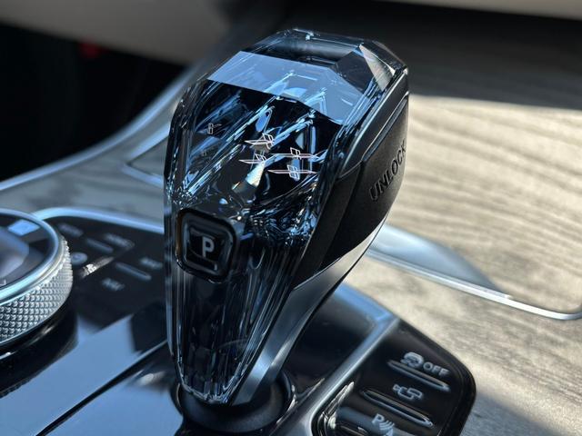 Ｘ７ ｘＤｒｉｖｅ　３５ｄ　デザインピュアエクセレンス　ワンオーナー　ウェルネスパッケージ　ｈａｒｍａｎ／ｋａｒｄｏｎサウンドシステム　アルカンタラルーフ・ライニング　マルチスポーク・スタイリング７５７アロイ・Ｒ２２ホイール　前後ドラレコ　ルーフレール（12枚目）