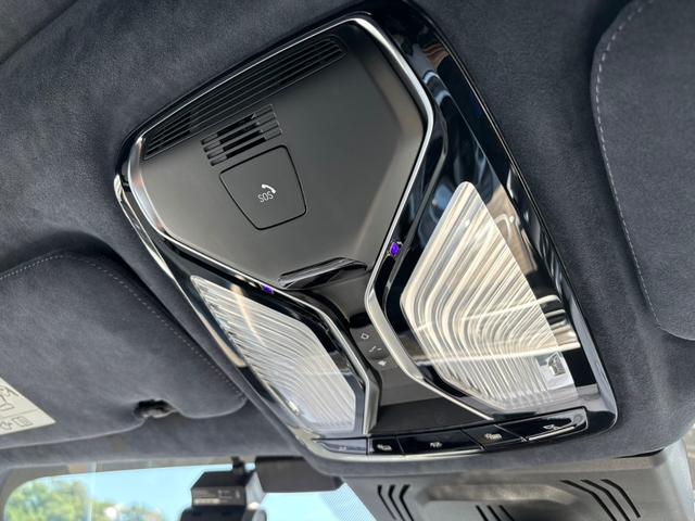 Ｘ７ ｘＤｒｉｖｅ　３５ｄ　デザインピュアエクセレンス　ワンオーナー　ウェルネスパッケージ　ｈａｒｍａｎ／ｋａｒｄｏｎサウンドシステム　アルカンタラルーフ・ライニング　マルチスポーク・スタイリング７５７アロイ・Ｒ２２ホイール　前後ドラレコ　ルーフレール（13枚目）