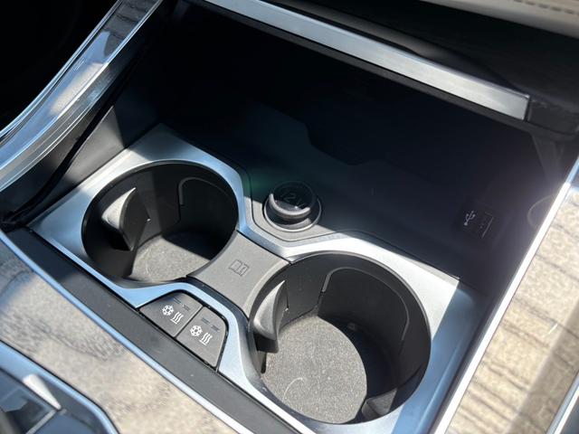 Ｘ７ ｘＤｒｉｖｅ　３５ｄ　デザインピュアエクセレンス　ワンオーナー　ウェルネスパッケージ　ｈａｒｍａｎ／ｋａｒｄｏｎサウンドシステム　アルカンタラルーフ・ライニング　マルチスポーク・スタイリング７５７アロイ・Ｒ２２ホイール　前後ドラレコ　ルーフレール（25枚目）