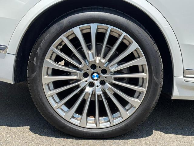 Ｘ７ ｘＤｒｉｖｅ　３５ｄ　デザインピュアエクセレンス　ワンオーナー　ウェルネスパッケージ　ｈａｒｍａｎ／ｋａｒｄｏｎサウンドシステム　アルカンタラルーフ・ライニング　マルチスポーク・スタイリング７５７アロイ・Ｒ２２ホイール　前後ドラレコ　ルーフレール（65枚目）