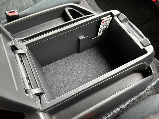 ハイエースバン 　セーフティセンス　出力１５００Ｗインバーター　シンク　ＥＮＧＥＬ製ベッドキッド　キャンピング車フォックスシエスタ仕様　パワーシート　外品ナビフルセグＢカメラ　外品フリップダウンモニタープッシュスタート（21枚目）