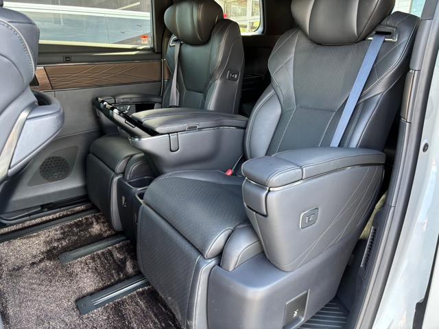 アルファードハイブリッド エグゼクティブラウンジ　モデリスタフルエアロ・モデリスタマフラー　トヨタチームメイト・セーフティセンス　ＪＢＬサウンド　左右独立ムーンルーフ　フリップダウンモニター　ＯＰ１９インチＡＷ　デジタルインナーミラー　ＡＣＣ（37枚目）