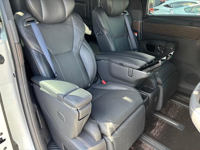 アルファードハイブリッド エグゼクティブラウンジ　モデリスタフルエアロ・モデリスタマフラー　トヨタチームメイト・セーフティセンス　ＪＢＬサウンド　左右独立ムーンルーフ　フリップダウンモニター　ＯＰ１９インチＡＷ　デジタルインナーミラー　ＡＣＣ（39枚目）