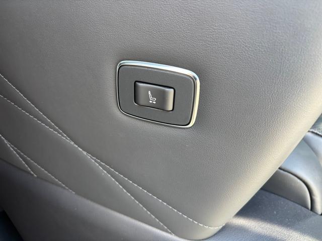 アルファードハイブリッド エグゼクティブラウンジ　モデリスタフルエアロ・モデリスタマフラー　トヨタチームメイト・セーフティセンス　ＪＢＬサウンド　左右独立ムーンルーフ　フリップダウンモニター　ＯＰ１９インチＡＷ　デジタルインナーミラー　ＡＣＣ（43枚目）