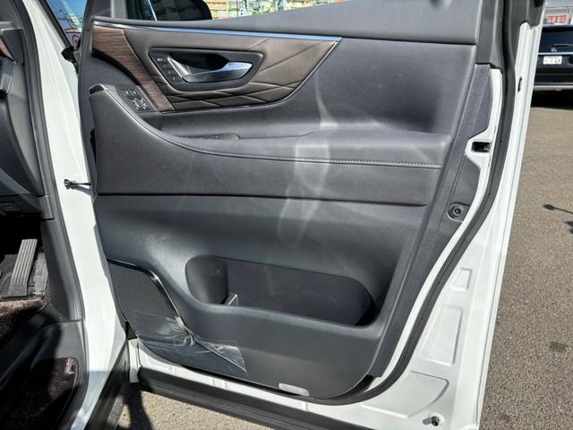 アルファードハイブリッド エグゼクティブラウンジ　モデリスタフルエアロ・モデリスタマフラー　トヨタチームメイト・セーフティセンス　ＪＢＬサウンド　左右独立ムーンルーフ　フリップダウンモニター　ＯＰ１９インチＡＷ　デジタルインナーミラー　ＡＣＣ（62枚目）