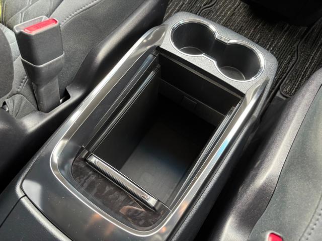 ヴェルファイア ２．５Ｚ　トヨタセーフティセンス　オートクルーズＣ　純正９インチナビフルセグＢカメラ　両側Ｐスライドドア　ＰＣＳ　ＬＤＡ　純正１８インチＡＷ　ＬＥＤヘッドライト　ＥＴＣ　プッシュスタート（26枚目）
