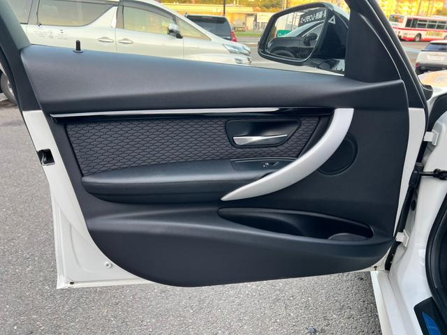 ３シリーズ ３２０ｉ　Ｍスポーツ　後期型　純正ナビ　バックカメラ　ＥＴＣ　パワーシート　インテリジェントセーフティ　アクティブクルーズコントロール　レーンチェンジウォーニング　ＬＥＤヘッドライト　スマートキー　純正アルミホイール（27枚目）