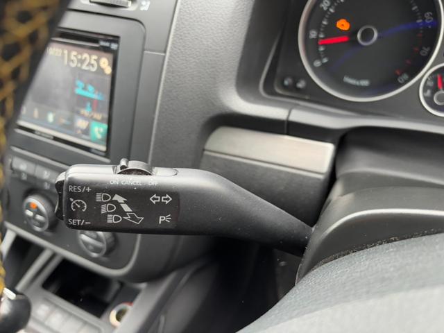 ゴルフ ＧＴＩ　ピレリ　１０００台限定車　ｒｏｔｉｆｏｒｍ　ｄｉａ１９インチＡＷ　社外ディスプレイオーディオ　Ｂカメラ　クルコン　ドライブレコーダー　ＥＴＣ　ハーフレザーシート　シートヒーター　本革巻きステリングホイール（8枚目）