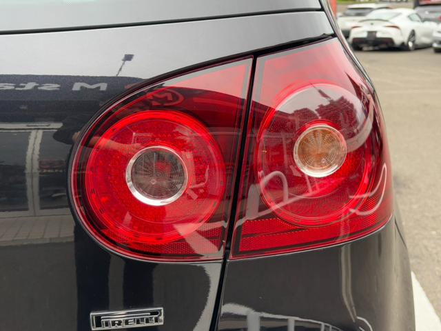 ゴルフ ＧＴＩ　ピレリ　１０００台限定車　ｒｏｔｉｆｏｒｍ　ｄｉａ１９インチＡＷ　社外ディスプレイオーディオ　Ｂカメラ　クルコン　ドライブレコーダー　ＥＴＣ　ハーフレザーシート　シートヒーター　本革巻きステリングホイール（41枚目）
