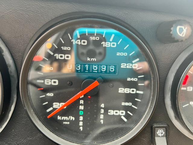 911 911カレラ2 カブリオレ モデル年式1991年製 中古平行車 911(964型)カレラ2カブリオレ 左ハンドル(6枚目)