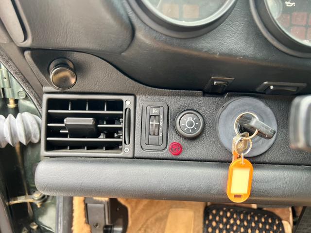 911 911カレラ2 カブリオレ モデル年式1991年製 中古平行車 911(964型)カレラ2カブリオレ 左ハンドル(14枚目)