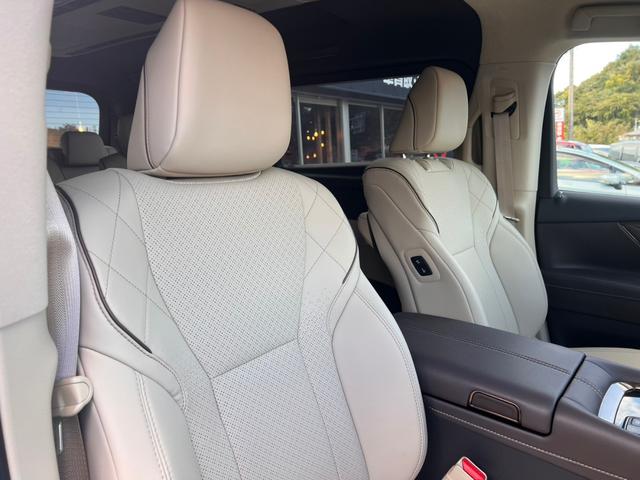 アルファードPHEV エグゼクティブラウンジ トヨタチームメイト セーフティセンス ムーンルーフ メーカー14型ナビTVリヤエンターテイメント JBLサウンド デジタルインナーミラー エグゼクティブラウンジシート ユニバーサルステップ 寒冷地仕様(19枚目)