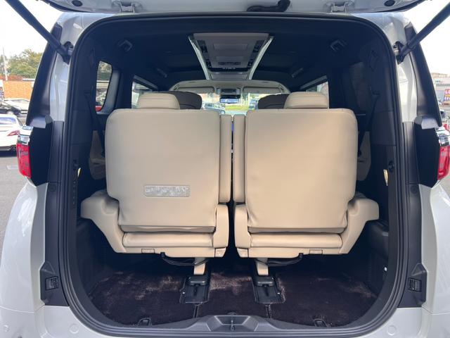アルファードPHEV エグゼクティブラウンジ トヨタチームメイト セーフティセンス ムーンルーフ メーカー14型ナビTVリヤエンターテイメント JBLサウンド デジタルインナーミラー エグゼクティブラウンジシート ユニバーサルステップ 寒冷地仕様(35枚目)