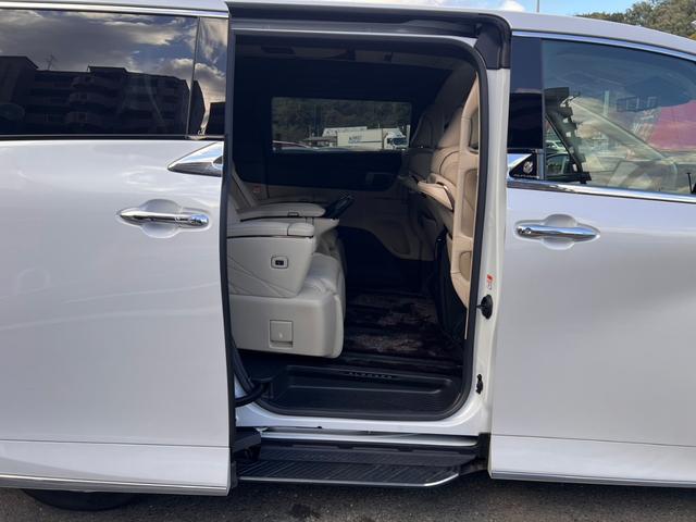 アルファードPHEV エグゼクティブラウンジ トヨタチームメイト セーフティセンス ムーンルーフ メーカー14型ナビTVリヤエンターテイメント JBLサウンド デジタルインナーミラー エグゼクティブラウンジシート ユニバーサルステップ 寒冷地仕様(48枚目)