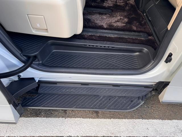 アルファードPHEV エグゼクティブラウンジ トヨタチームメイト セーフティセンス ムーンルーフ メーカー14型ナビTVリヤエンターテイメント JBLサウンド デジタルインナーミラー エグゼクティブラウンジシート ユニバーサルステップ 寒冷地仕様(54枚目)