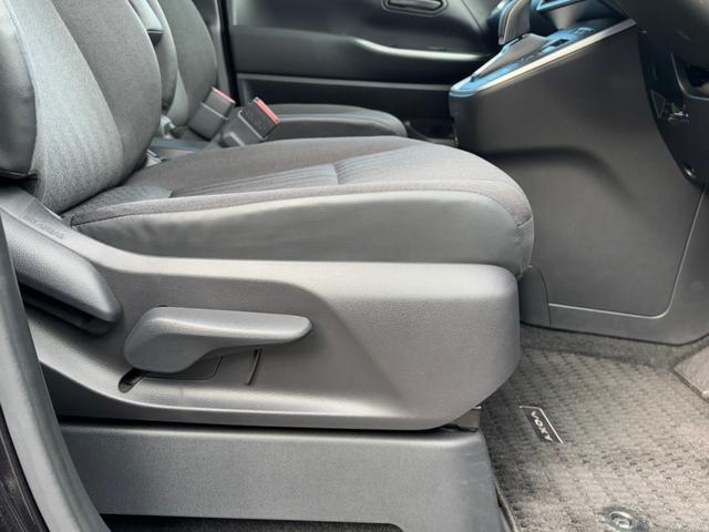 ヴォクシー ハイブリッドS-G トヨタセーフティセンス ACC 純正ナビフルセグBカメラ アラウンドビューカメラ 両側パワースライドドア LEDヘッドライト BSM 純正16インチアルミホイール オートライト 4WD(34枚目)