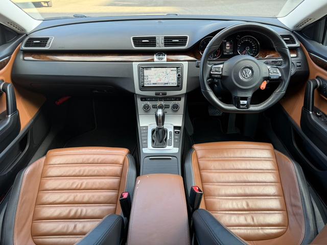 フォルクスワーゲンＣＣ ＴＳＩテクノロジーパッケージ　フロントアシスト　ＡＣＣ　純正ナビフルセグＢカメラ　レザーシート　シートヒーター　レーンアシスト　ＨＩＤヘッドライト　ＥＴＣ　純正１８インチアルミホイール（6枚目）