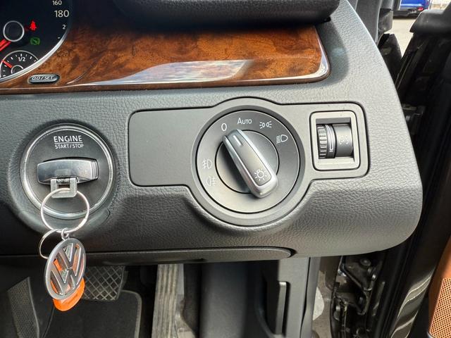 フォルクスワーゲンＣＣ ＴＳＩテクノロジーパッケージ　フロントアシスト　ＡＣＣ　純正ナビフルセグＢカメラ　レザーシート　シートヒーター　レーンアシスト　ＨＩＤヘッドライト　ＥＴＣ　純正１８インチアルミホイール（13枚目）