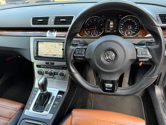 フォルクスワーゲンＣＣ ＴＳＩテクノロジーパッケージ　フロントアシスト　ＡＣＣ　純正ナビフルセグＢカメラ　レザーシート　シートヒーター　レーンアシスト　ＨＩＤヘッドライト　ＥＴＣ　純正１８インチアルミホイール（14枚目）