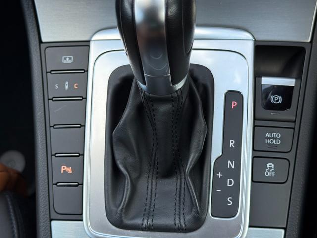 フォルクスワーゲンＣＣ ＴＳＩテクノロジーパッケージ　フロントアシスト　ＡＣＣ　純正ナビフルセグＢカメラ　レザーシート　シートヒーター　レーンアシスト　ＨＩＤヘッドライト　ＥＴＣ　純正１８インチアルミホイール（22枚目）