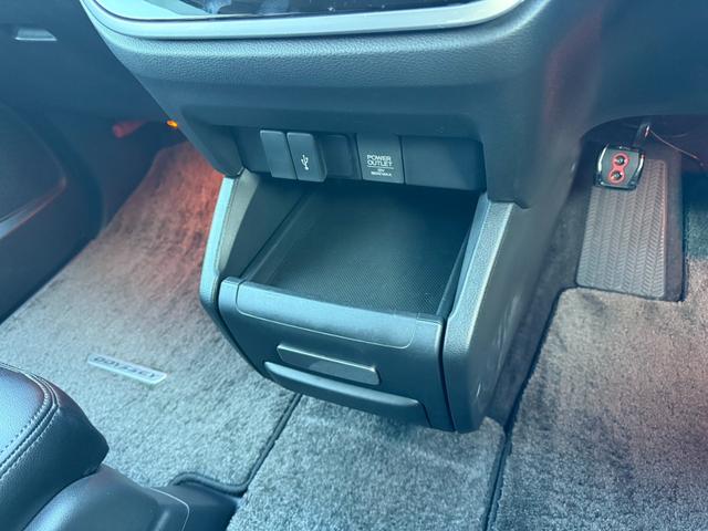 オデッセイ アブソルート・EXアドバンス ホンダセンシング 純正ナビフルセグBカメラ 純正フリップダウンモニター ハーフレザーシート コンフォートビューパッケージ 両側パワースライドドア BSM プッシュスタート シートカバー(17枚目)