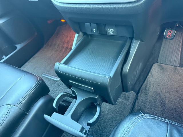 オデッセイ アブソルート・EXアドバンス ホンダセンシング 純正ナビフルセグBカメラ 純正フリップダウンモニター ハーフレザーシート コンフォートビューパッケージ 両側パワースライドドア BSM プッシュスタート シートカバー(18枚目)