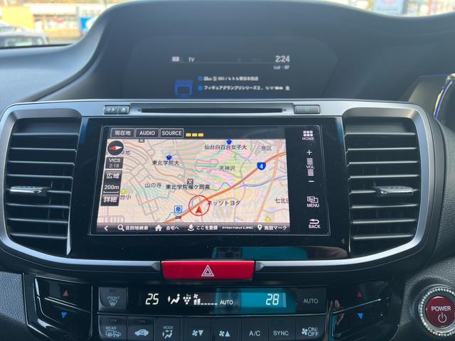 アコードハイブリッド ＥＸ　ホンダセンシング　ＡＣＣ　純正ナビフルセグＢカメラ　車高調ローダウン　外品デジタルインナーミラー　置くだけ充電　シートヒーター　ドラレコ　パワーシート　ＥＴＣ　プッシュスタート　純正１８インチＡＷ（8枚目）