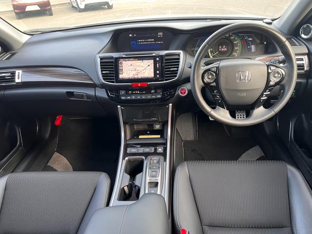 アコードハイブリッド ＥＸ　ホンダセンシング　ＡＣＣ　純正ナビフルセグＢカメラ　車高調ローダウン　外品デジタルインナーミラー　置くだけ充電　シートヒーター　ドラレコ　パワーシート　ＥＴＣ　プッシュスタート　純正１８インチＡＷ（9枚目）