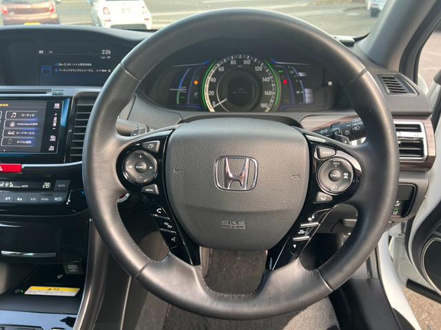 アコードハイブリッド ＥＸ　ホンダセンシング　ＡＣＣ　純正ナビフルセグＢカメラ　車高調ローダウン　外品デジタルインナーミラー　置くだけ充電　シートヒーター　ドラレコ　パワーシート　ＥＴＣ　プッシュスタート　純正１８インチＡＷ（11枚目）