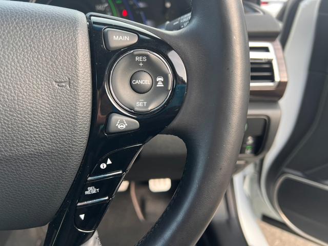 アコードハイブリッド ＥＸ　ホンダセンシング　ＡＣＣ　純正ナビフルセグＢカメラ　車高調ローダウン　外品デジタルインナーミラー　置くだけ充電　シートヒーター　ドラレコ　パワーシート　ＥＴＣ　プッシュスタート　純正１８インチＡＷ（20枚目）