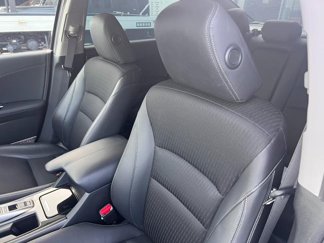 アコードハイブリッド ＥＸ　ホンダセンシング　ＡＣＣ　純正ナビフルセグＢカメラ　車高調ローダウン　外品デジタルインナーミラー　置くだけ充電　シートヒーター　ドラレコ　パワーシート　ＥＴＣ　プッシュスタート　純正１８インチＡＷ（21枚目）