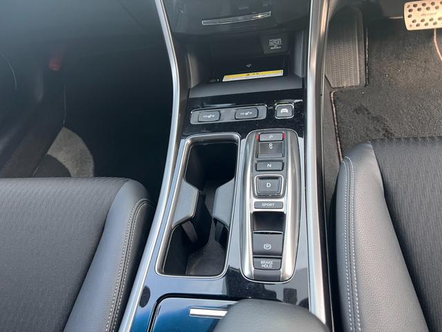 アコードハイブリッド ＥＸ　ホンダセンシング　ＡＣＣ　純正ナビフルセグＢカメラ　車高調ローダウン　外品デジタルインナーミラー　置くだけ充電　シートヒーター　ドラレコ　パワーシート　ＥＴＣ　プッシュスタート　純正１８インチＡＷ（22枚目）