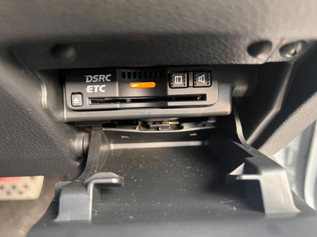 アコードハイブリッド ＥＸ　ホンダセンシング　ＡＣＣ　純正ナビフルセグＢカメラ　車高調ローダウン　外品デジタルインナーミラー　置くだけ充電　シートヒーター　ドラレコ　パワーシート　ＥＴＣ　プッシュスタート　純正１８インチＡＷ（23枚目）