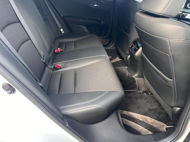 アコードハイブリッド ＥＸ　ホンダセンシング　ＡＣＣ　純正ナビフルセグＢカメラ　車高調ローダウン　外品デジタルインナーミラー　置くだけ充電　シートヒーター　ドラレコ　パワーシート　ＥＴＣ　プッシュスタート　純正１８インチＡＷ（28枚目）