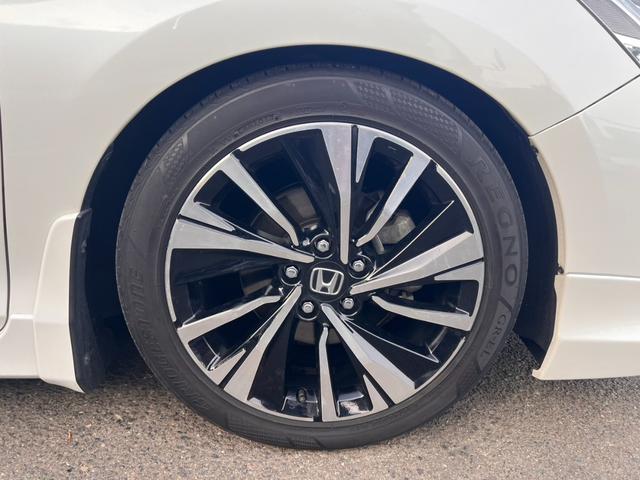 アコードハイブリッド ＥＸ　ホンダセンシング　ＡＣＣ　純正ナビフルセグＢカメラ　車高調ローダウン　外品デジタルインナーミラー　置くだけ充電　シートヒーター　ドラレコ　パワーシート　ＥＴＣ　プッシュスタート　純正１８インチＡＷ（31枚目）