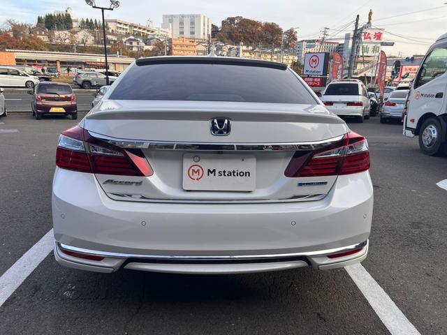 アコードハイブリッド ＥＸ　ホンダセンシング　ＡＣＣ　純正ナビフルセグＢカメラ　車高調ローダウン　外品デジタルインナーミラー　置くだけ充電　シートヒーター　ドラレコ　パワーシート　ＥＴＣ　プッシュスタート　純正１８インチＡＷ（40枚目）