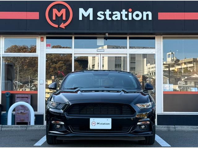 マスタング ５０イヤーズ　エディション　３５０台限定車　左ハンドル　フルセグ　バックカメラ　ブラックレザーシート　パドルシフト　クルーズコントロール　シートヒーター　クーラー　ＥＴＣ　純正１９インチＡＷ（2枚目）