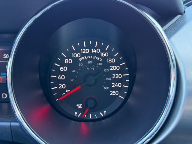 マスタング ５０イヤーズ　エディション　３５０台限定車　左ハンドル　フルセグ　バックカメラ　ブラックレザーシート　パドルシフト　クルーズコントロール　シートヒーター　クーラー　ＥＴＣ　純正１９インチＡＷ（10枚目）