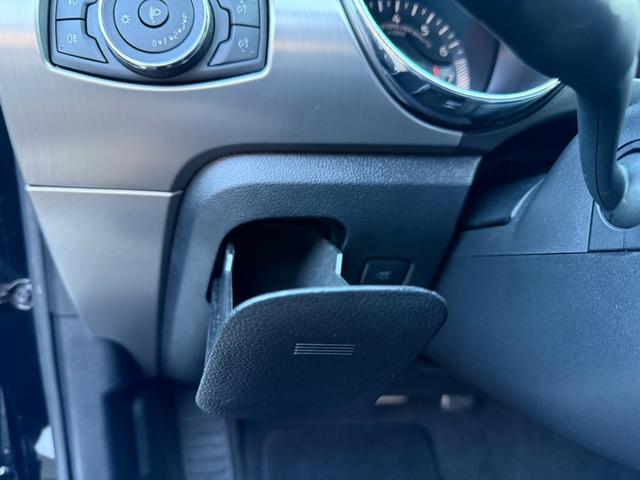 マスタング ５０イヤーズ　エディション　３５０台限定車　左ハンドル　フルセグ　バックカメラ　ブラックレザーシート　パドルシフト　クルーズコントロール　シートヒーター　クーラー　ＥＴＣ　純正１９インチＡＷ（18枚目）