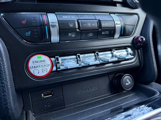 マスタング ５０イヤーズ　エディション　３５０台限定車　左ハンドル　フルセグ　バックカメラ　ブラックレザーシート　パドルシフト　クルーズコントロール　シートヒーター　クーラー　ＥＴＣ　純正１９インチＡＷ（21枚目）