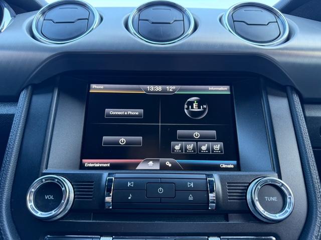 マスタング ５０イヤーズ　エディション　３５０台限定車　左ハンドル　フルセグ　バックカメラ　ブラックレザーシート　パドルシフト　クルーズコントロール　シートヒーター　クーラー　ＥＴＣ　純正１９インチＡＷ（22枚目）