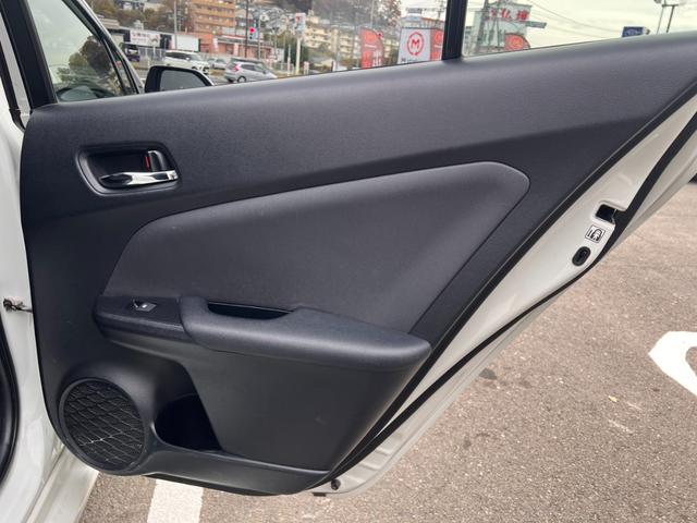 プリウス Ｓセーフティプラス　セーフティセンス　ＡＣＣ　ナビレディパッケージ　パーキングアシスト　ＨＵＤ　ＯＰＬＥＤフォグ　モデリスタ１５インチＡＷ　外品イクリプスナビフルセグＢカメラ　プッシュスタート　ドラレコ（26枚目）